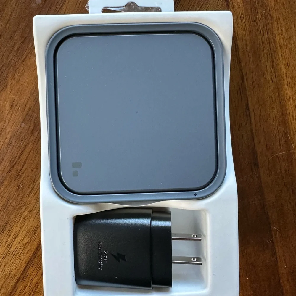 Samsung Super Fast Wireless Charger - Gray